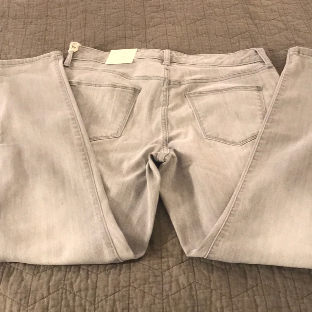 Universal Thread Grey Jeans - Picture 3 of 4